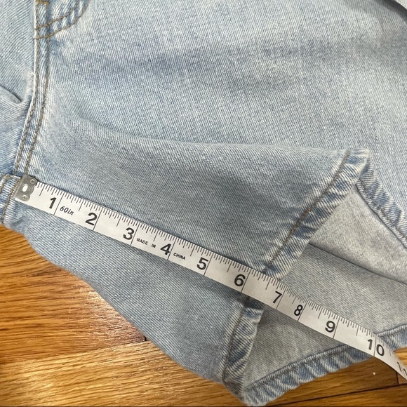 Women’s Vintage Levi’s High Waisted Mom Jean Shorts - Picture 13 of 13